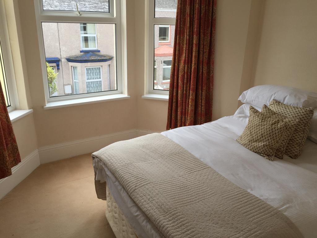 Cambridge House Bed & Breakfast ทอร์พอยท์ ภายนอก รูปภาพ